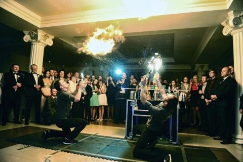 Pokaz barmański na żywo podczas eventu